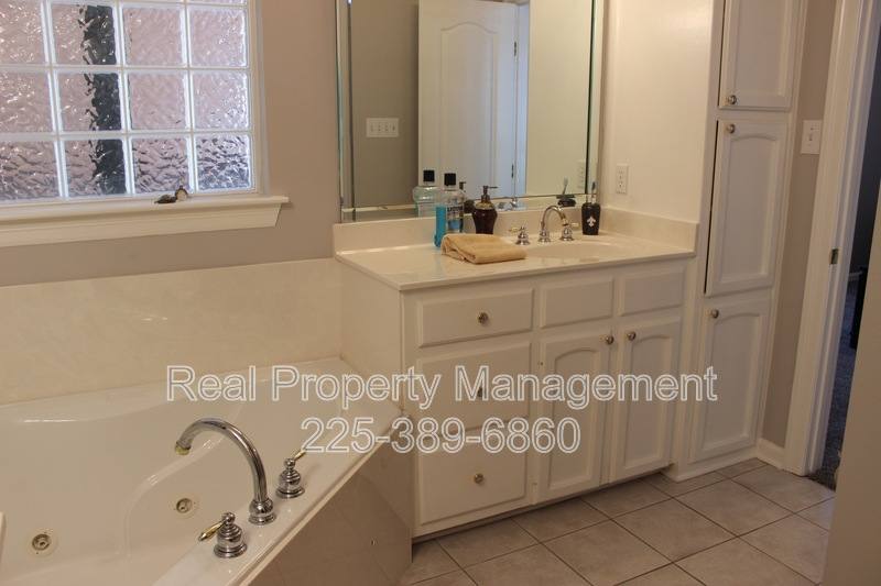 House for rent at 3938 Garden View Dr, Baton Rouge, LA 70809