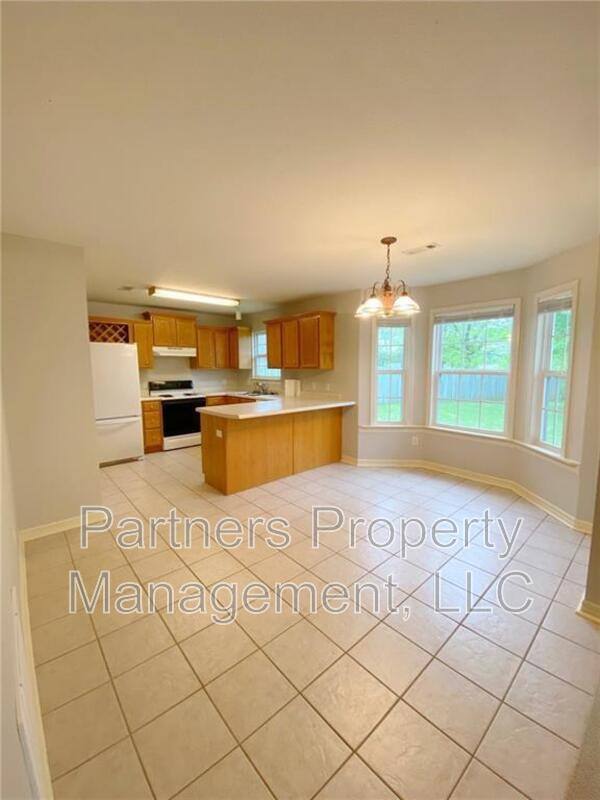 House for rent at 1633 S Tally Ho Dr, Fayetteville, AR 72701