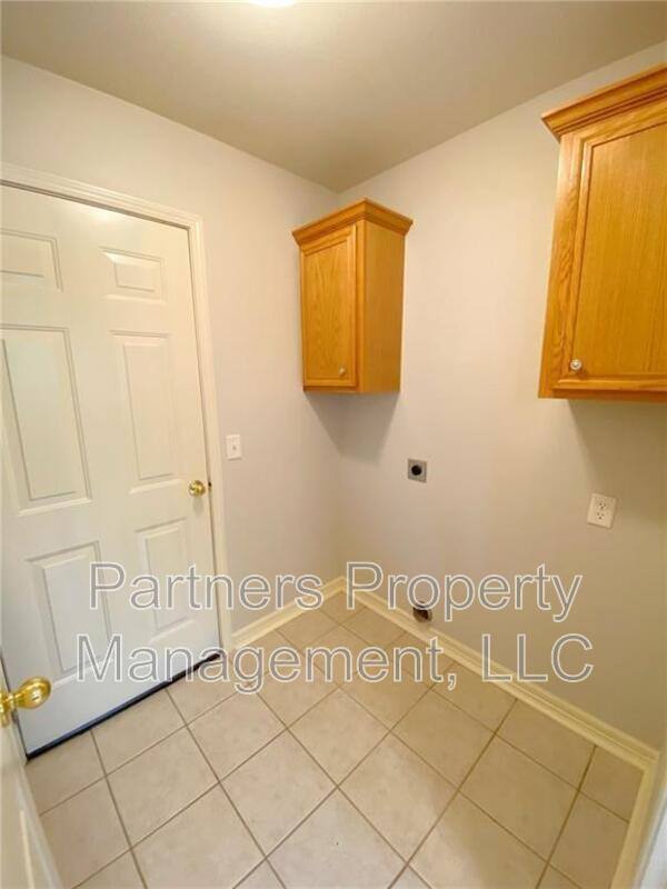 House for rent at 1633 S Tally Ho Dr, Fayetteville, AR 72701
