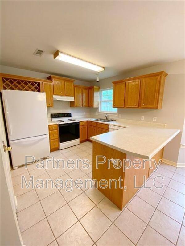 House for rent at 1633 S Tally Ho Dr, Fayetteville, AR 72701