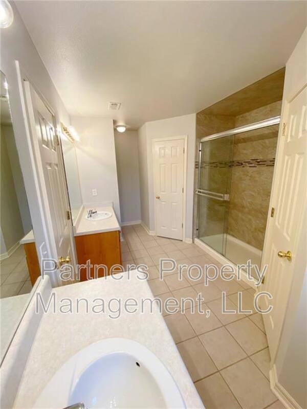 House for rent at 1633 S Tally Ho Dr, Fayetteville, AR 72701