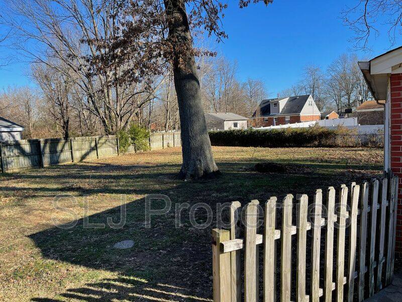 House for rent at 9913 Lochwick, Louisville, KY 40272