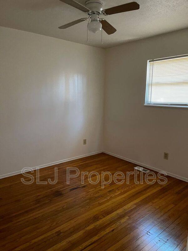 House for rent at 9913 Lochwick, Louisville, KY 40272