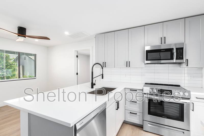 Apartment for rent at 614 N 10th Ave #B, Phoenix, AZ 85007