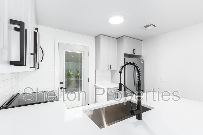Apartment for rent at 614 N 10th Ave #B, Phoenix, AZ 85007