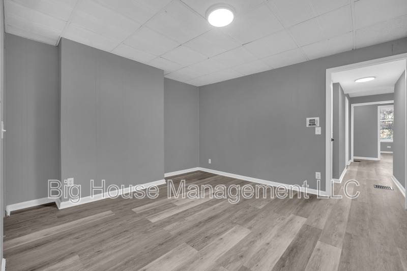 Apartment for rent at 1725 Hollins St #1, Baltimore, MD 21223