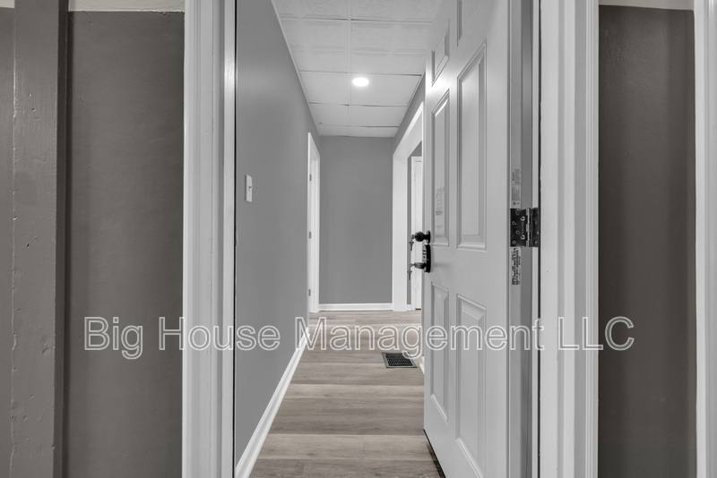 Apartment for rent at 1725 Hollins St #1, Baltimore, MD 21223