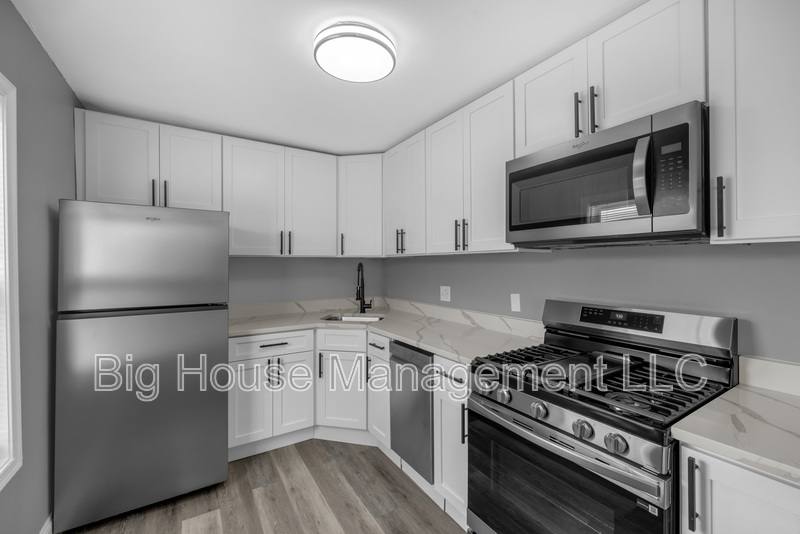 Apartment for rent at 1725 Hollins St #2, Baltimore, MD 21223