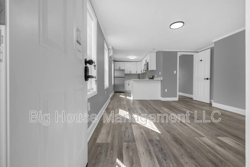 Apartment for rent at 1725 Hollins St #2, Baltimore, MD 21223