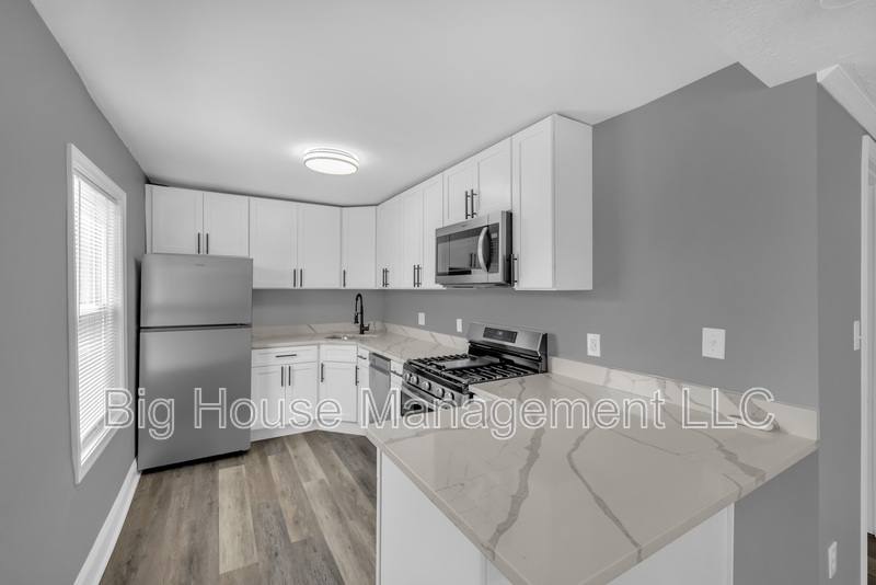 Apartment for rent at 1725 Hollins St #2, Baltimore, MD 21223