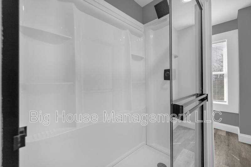 Apartment for rent at 1725 Hollins St #2, Baltimore, MD 21223
