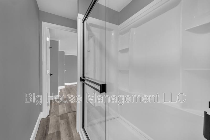 Apartment for rent at 1725 Hollins St #2, Baltimore, MD 21223