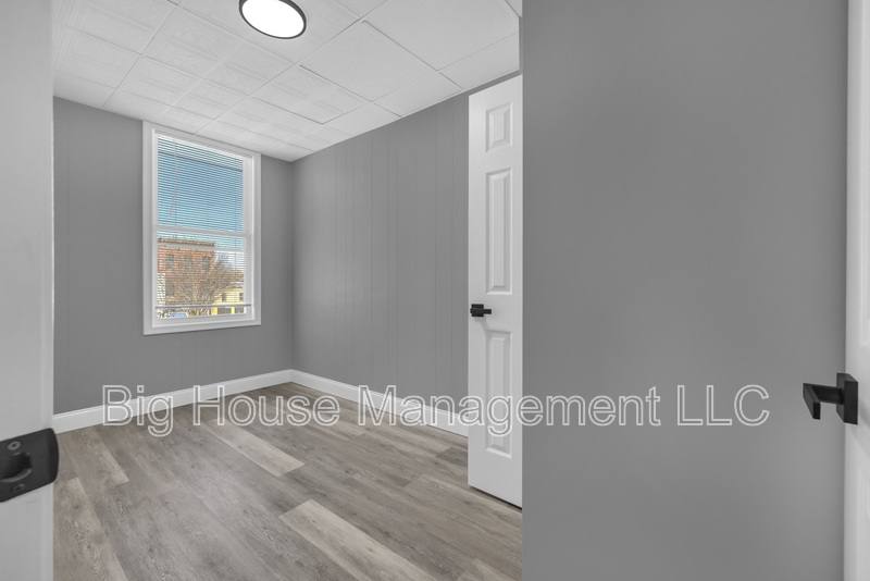 Apartment for rent at 1725 Hollins St #3, Baltimore, MD 21223