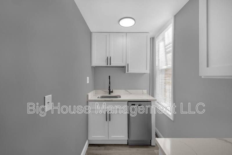 Apartment for rent at 1725 Hollins St #3, Baltimore, MD 21223