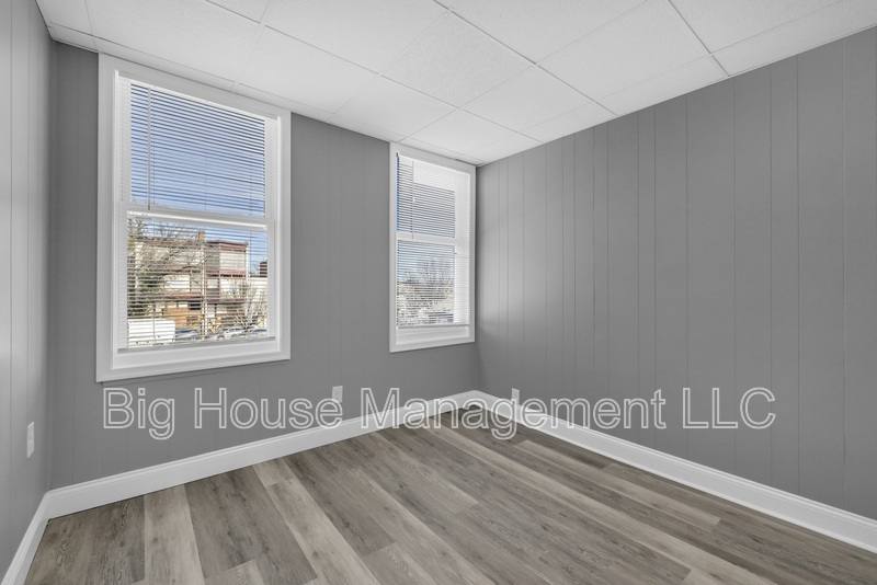 Apartment for rent at 1725 Hollins St #3, Baltimore, MD 21223