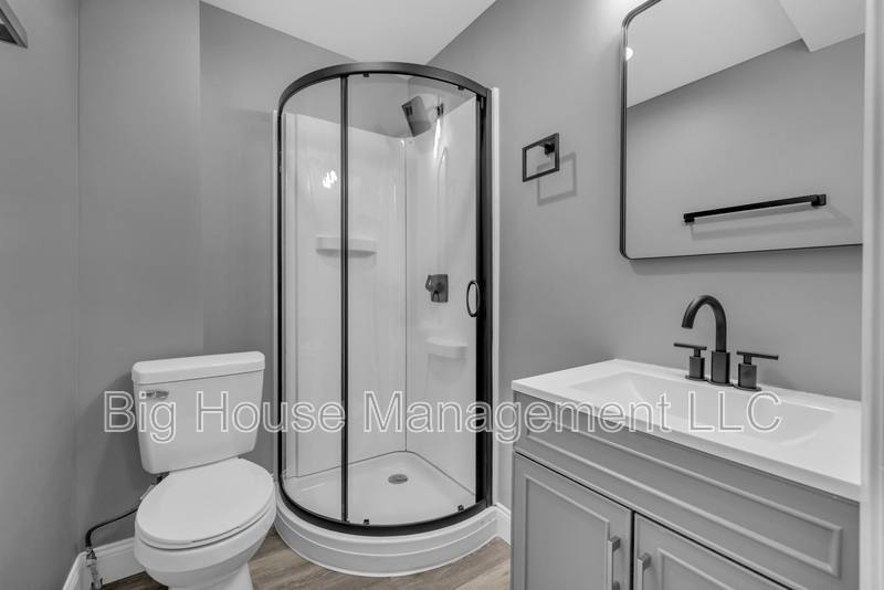 Apartment for rent at 1725 Hollins St #3, Baltimore, MD 21223
