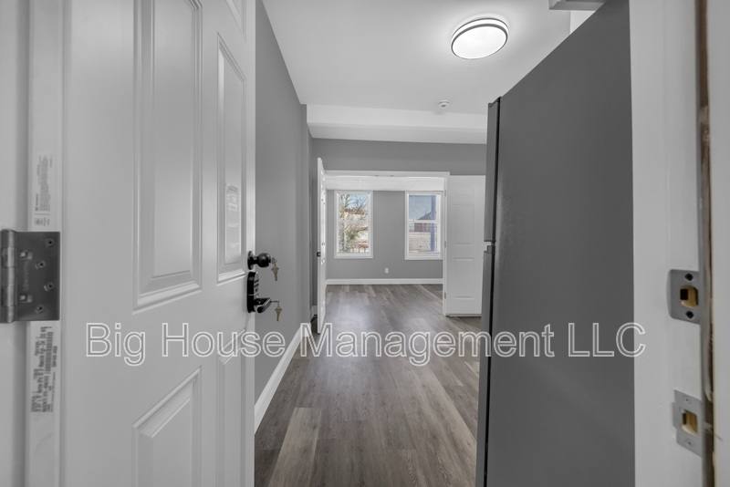 Apartment for rent at 1725 Hollins St #3, Baltimore, MD 21223