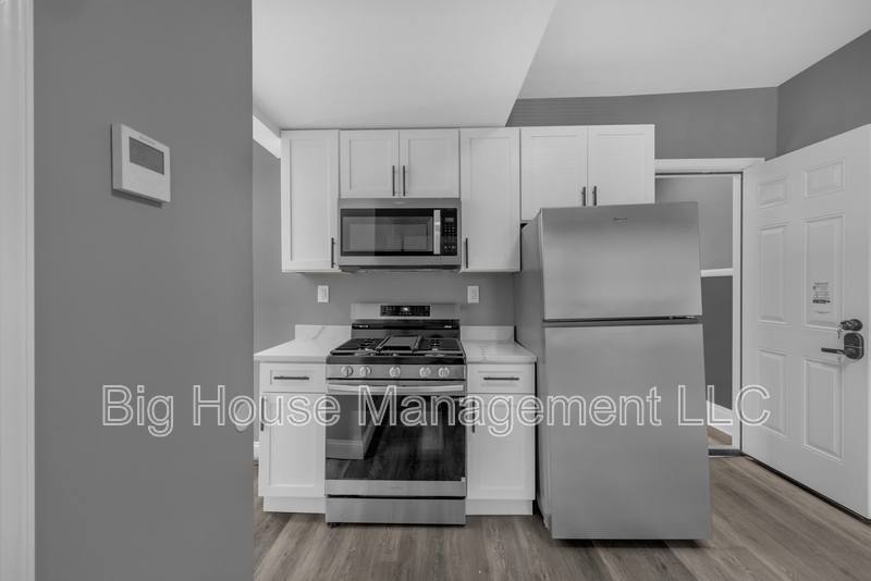 Apartment for rent at 1725 Hollins St #3, Baltimore, MD 21223
