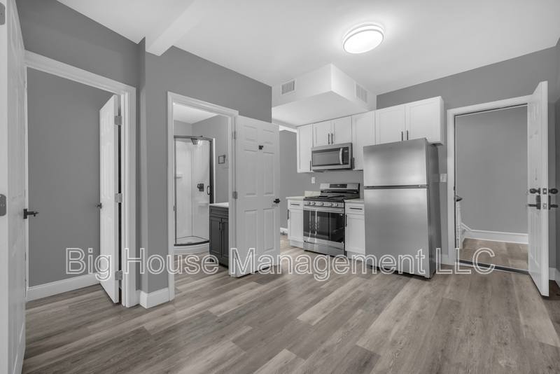 Apartment for rent at 1725 Hollins St #3, Baltimore, MD 21223