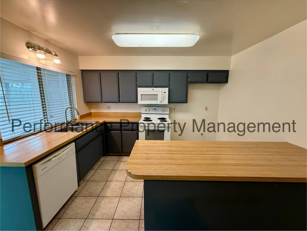 House for rent at 6800 Wilson Rd, Bakersfield, CA 93309