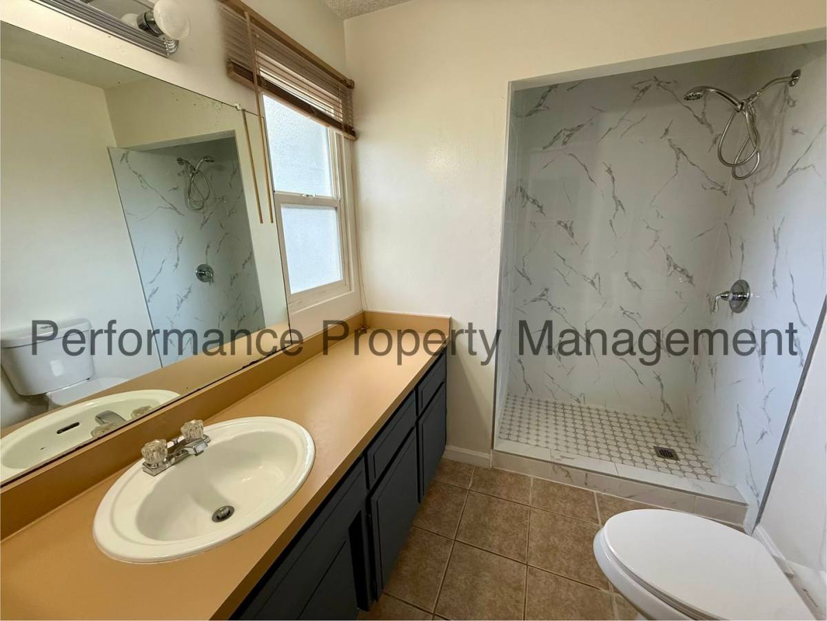 House for rent at 6800 Wilson Rd, Bakersfield, CA 93309