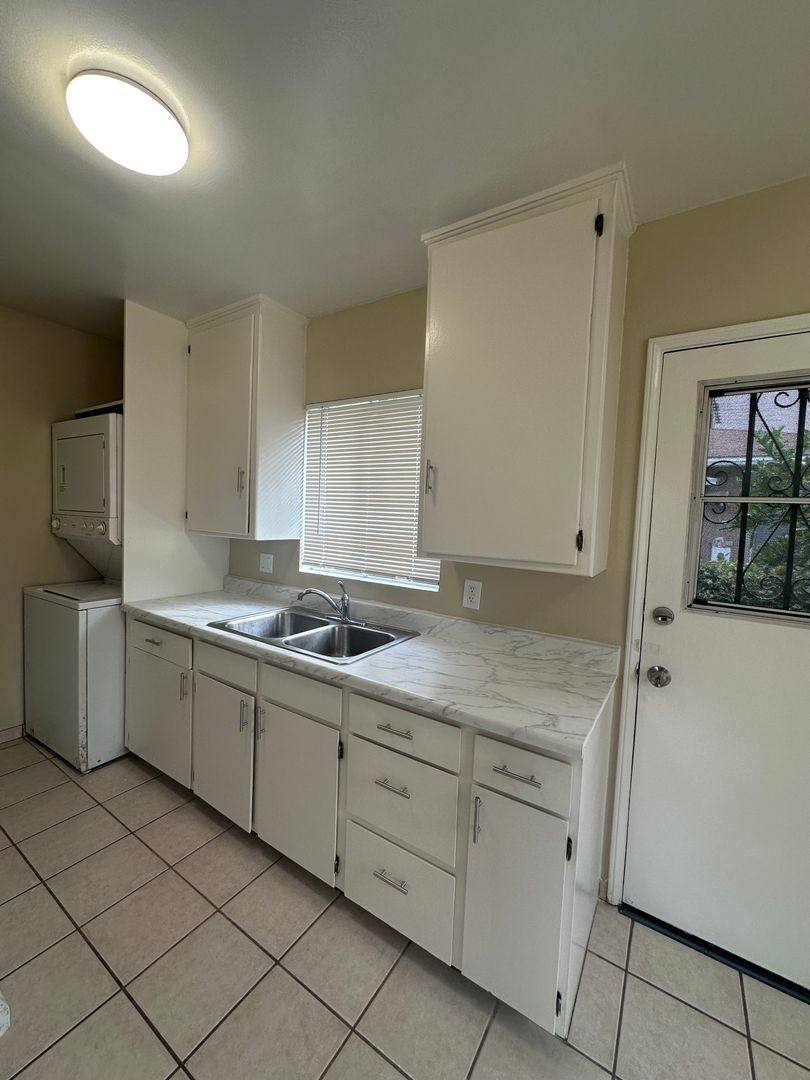 Apartment for rent at 12305-09 Ocean Park Blvd, Los Angeles, CA 90064
