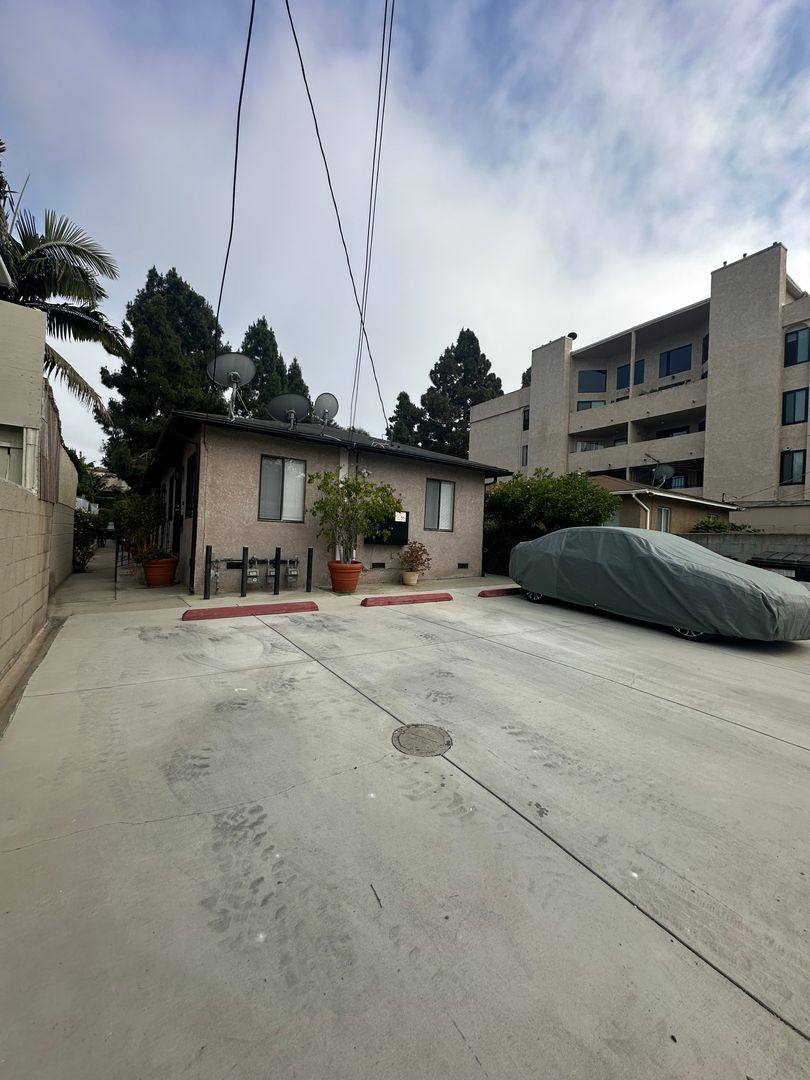 Apartment for rent at 12305-09 Ocean Park Blvd, Los Angeles, CA 90064