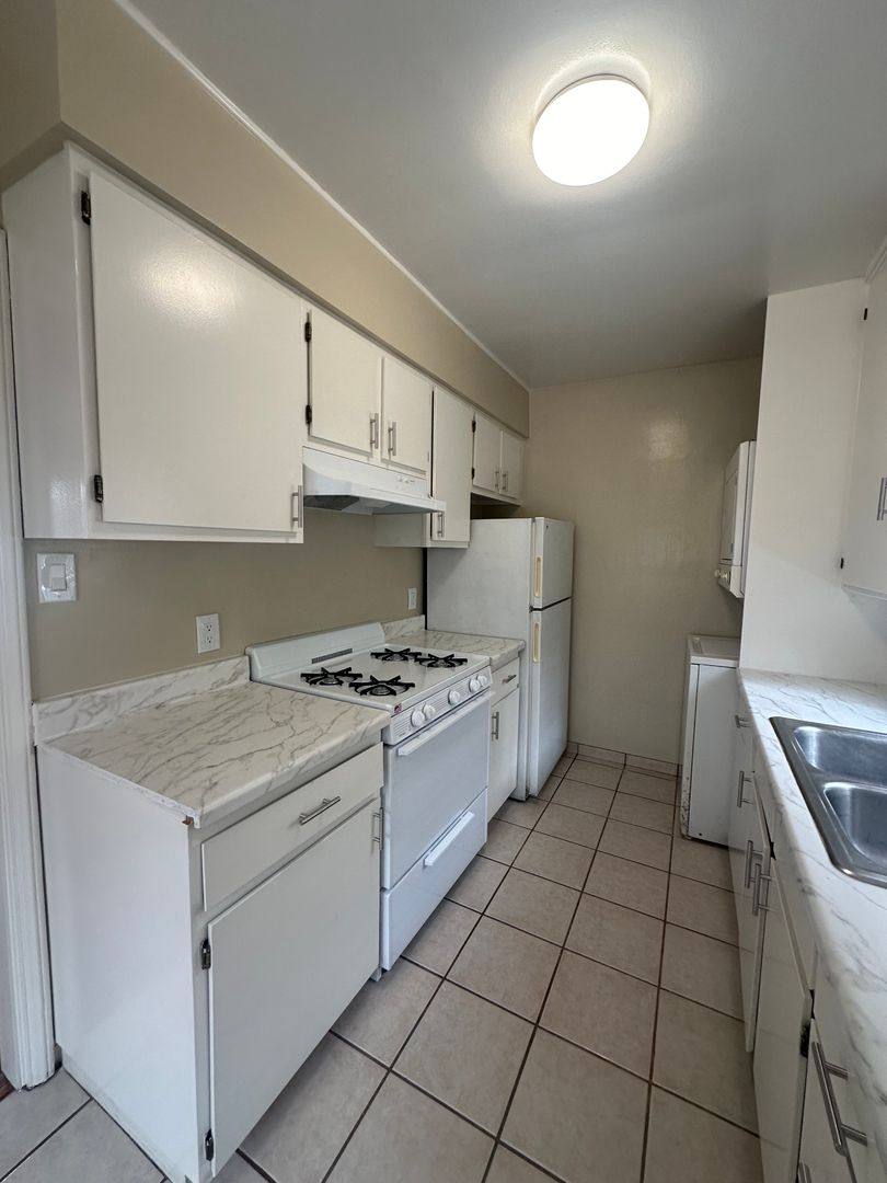 Apartment for rent at 12305-09 Ocean Park Blvd, Los Angeles, CA 90064