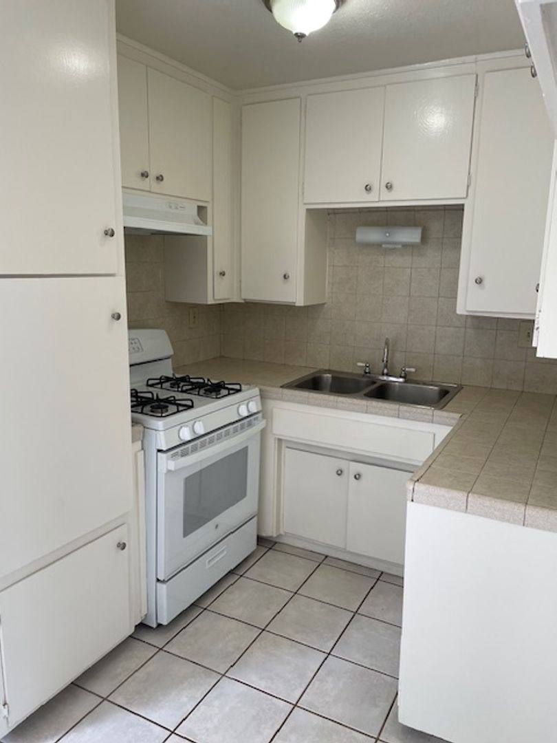 Apartment for rent at 1058-1060 E Foothill Blvd, Glendora, CA 91741