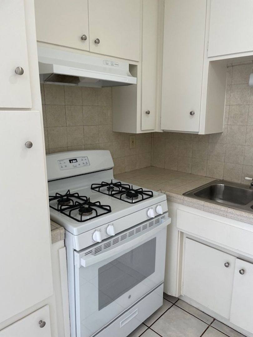 Apartment for rent at 1058-1060 E Foothill Blvd, Glendora, CA 91741
