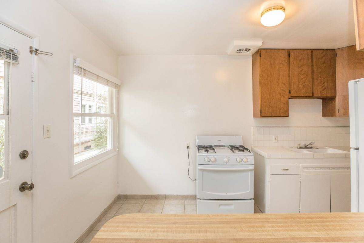 Apartment for rent at 25 19th Ave #A, Venice, CA 90291