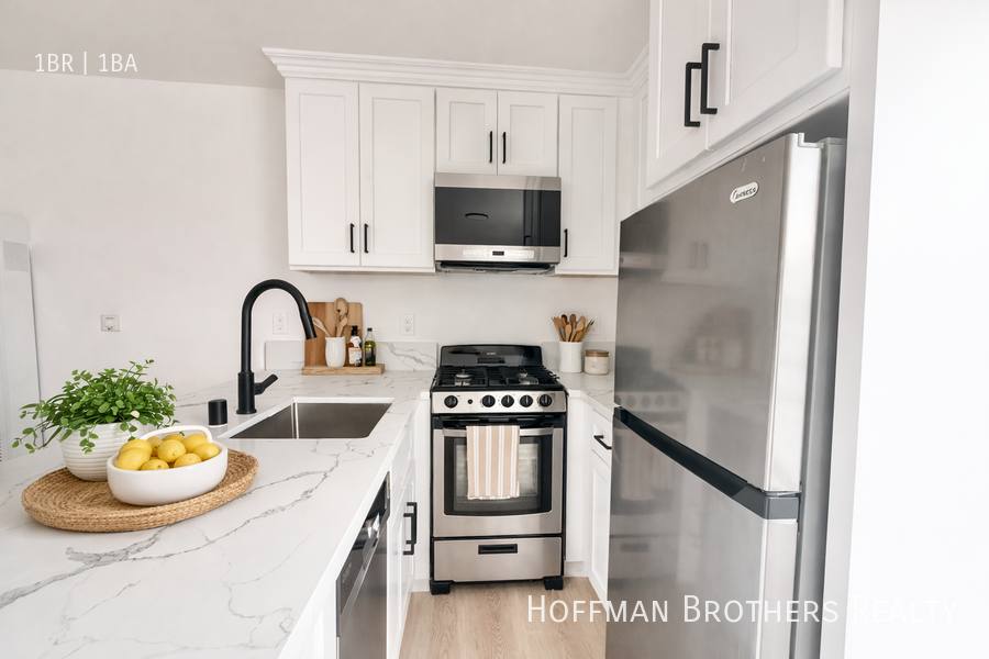 Apartment for rent at 4533 Pickford St #10, Los Angeles, CA 90019