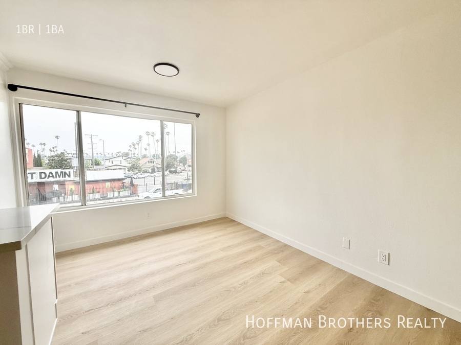 Apartment for rent at 4533 Pickford St #10, Los Angeles, CA 90019