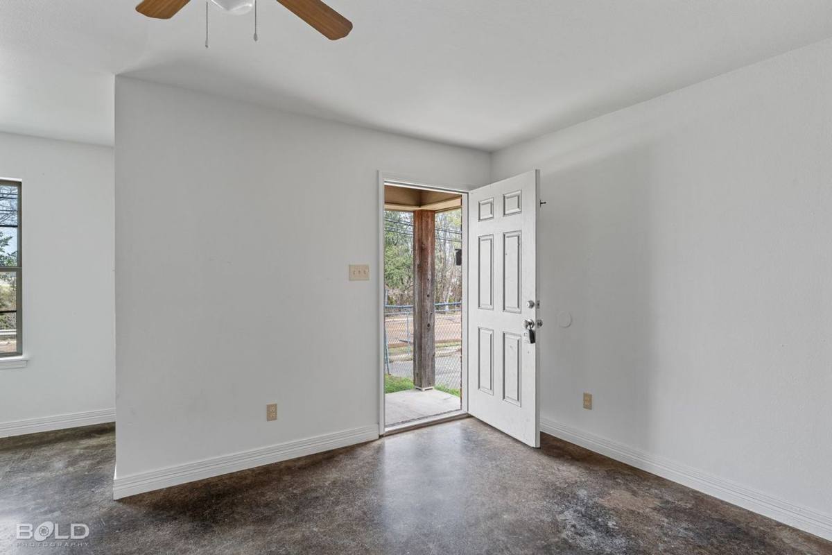 House for rent at 1719 Lakeshore Dr #B, Shreveport, LA 71103