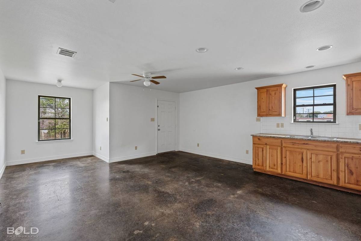 House for rent at 1719 Lakeshore Dr #B, Shreveport, LA 71103