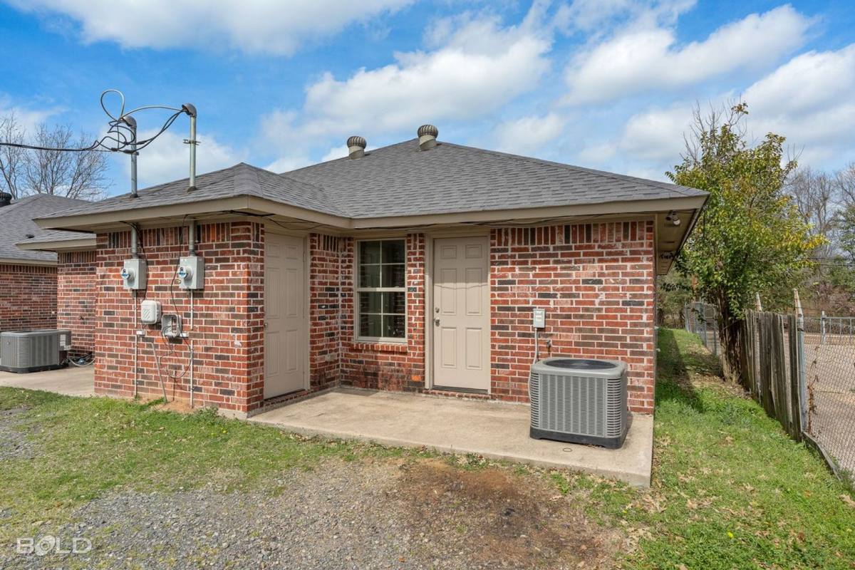 House for rent at 1719 Lakeshore Dr #B, Shreveport, LA 71103