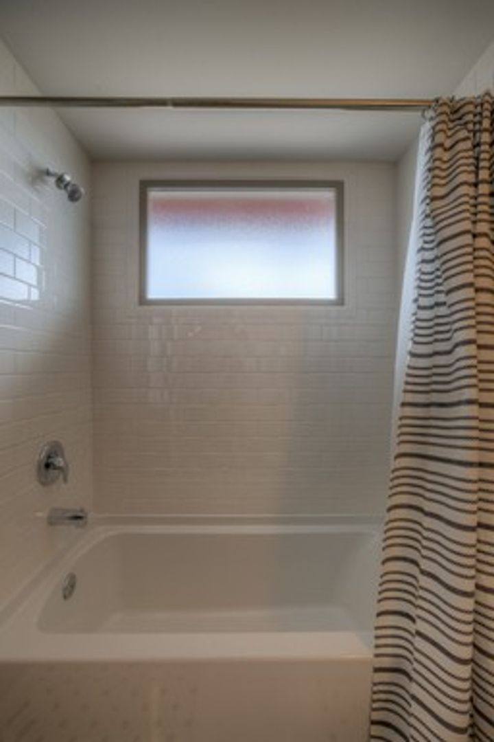 Apartment for rent at 124 S 39th St, Omaha, NE 68131