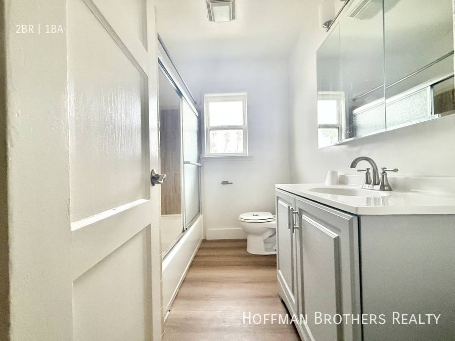 Apartment for rent at 1631 S Bronson Ave #1 4, Los Angeles, CA 90019