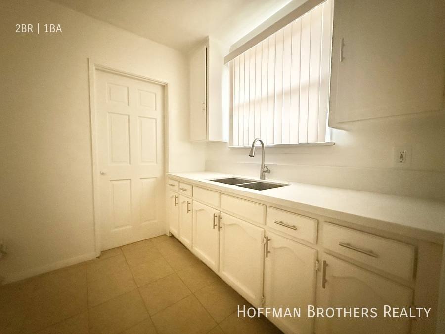 Apartment for rent at 1631 S Bronson Ave #1 4, Los Angeles, CA 90019