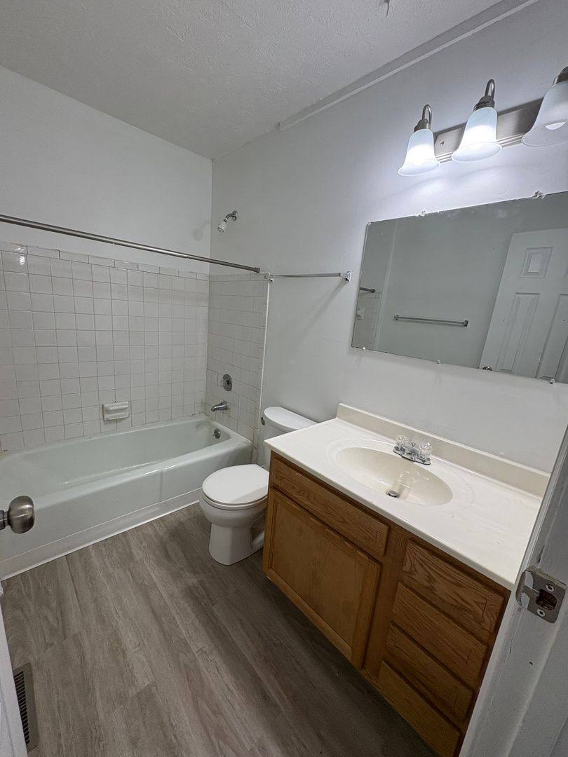 Townhouse for rent at 1370 Beckwith View Ave NE, Grand Rapids, MI 49505