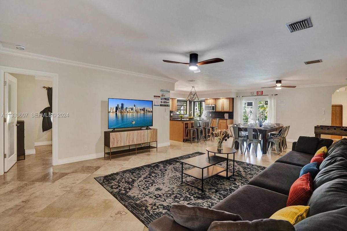 House for rent at 1049 N Southlake Dr, Hollywood, FL 33019