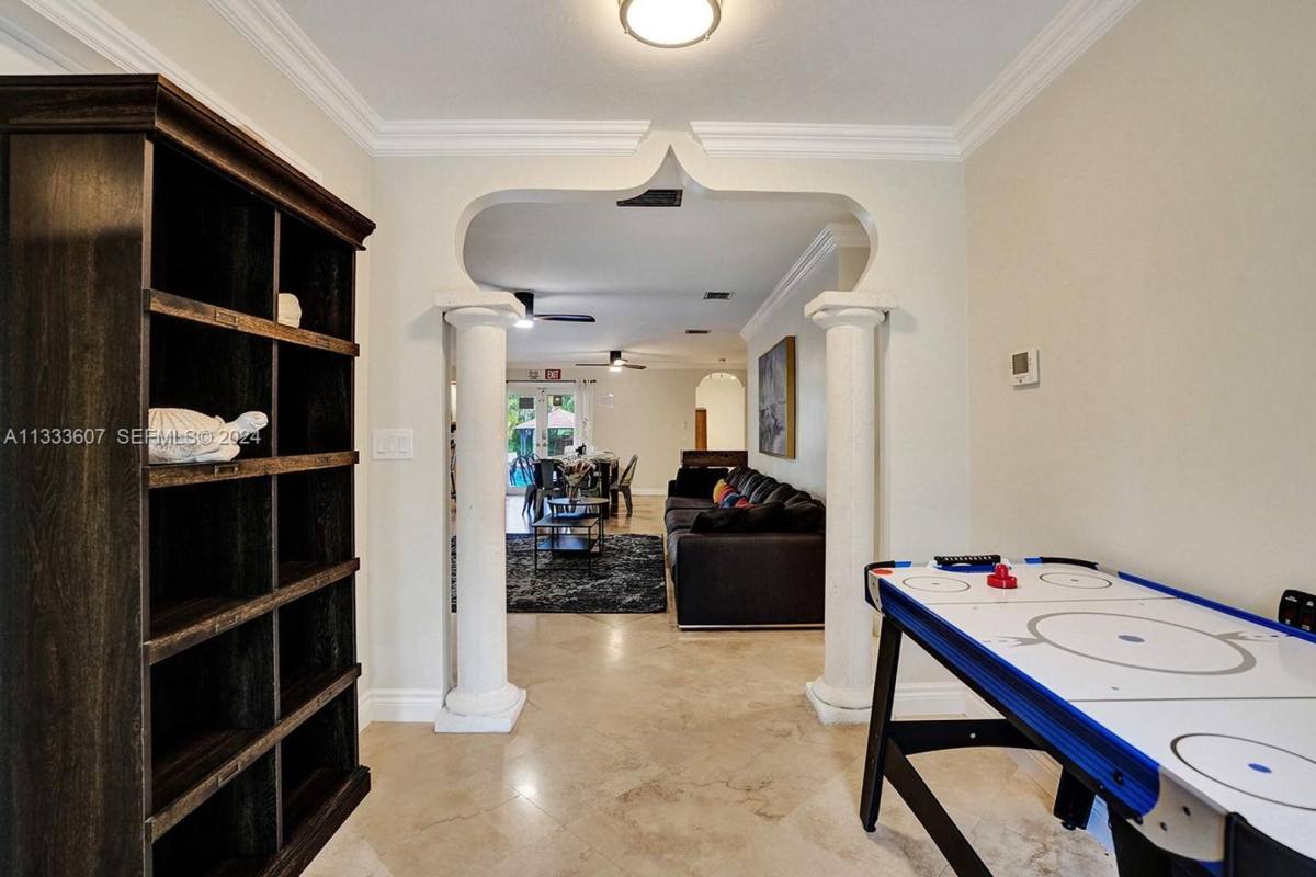 House for rent at 1049 N Southlake Dr, Hollywood, FL 33019