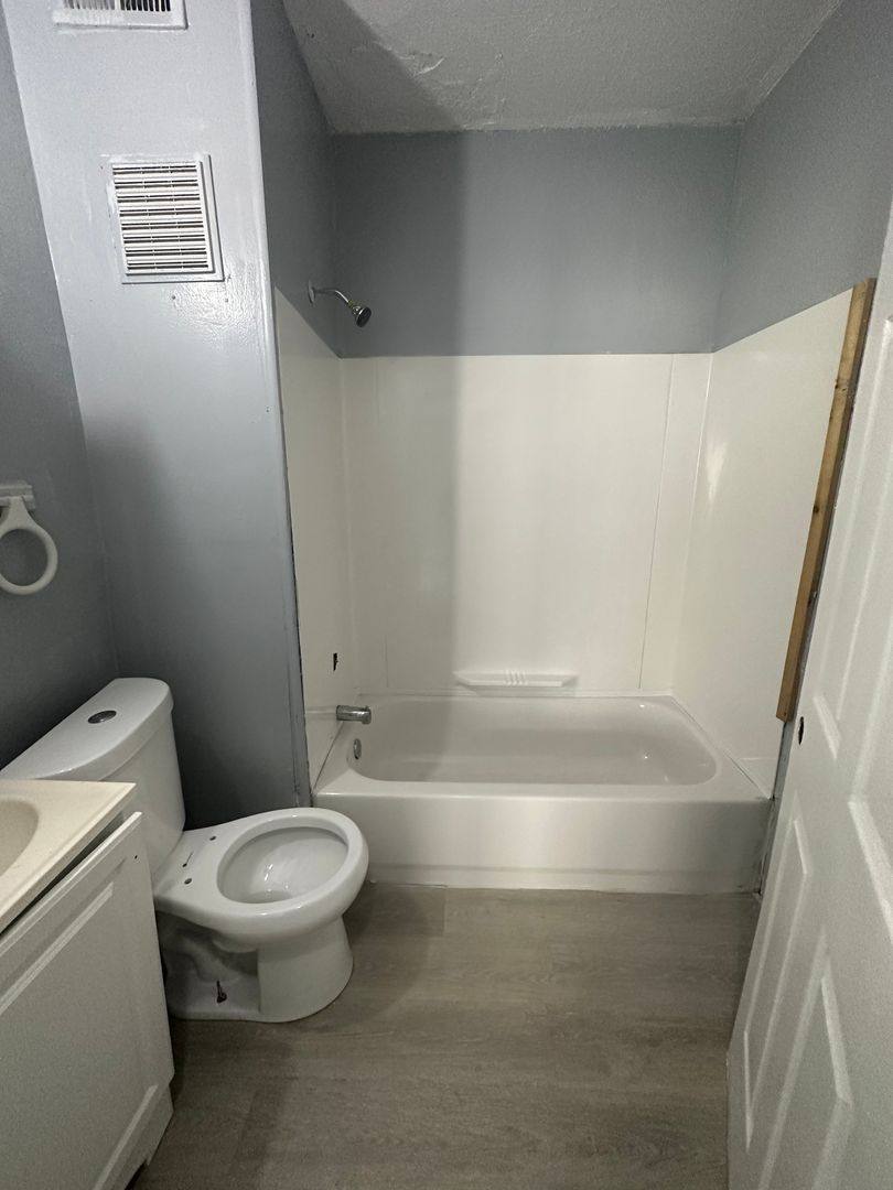 Apartment for rent at 11414-16 Fairport, Cleveland, OH 44108