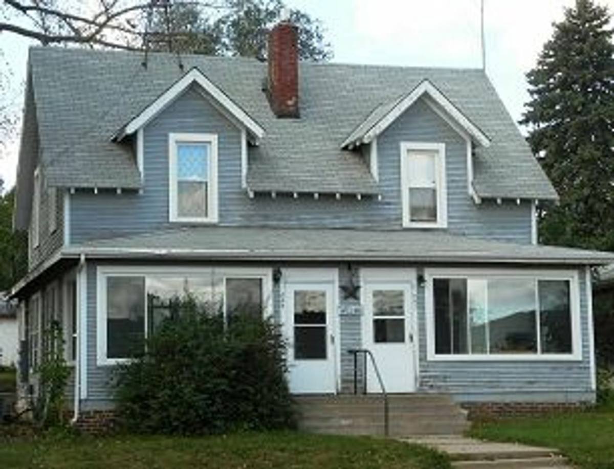 Apartment for rent at 845-847 2nd Ave NW, Valley City, ND 58072