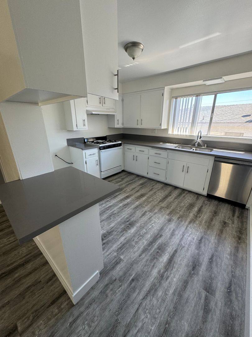 Apartment for rent at 2120 Vanderbilt Lane, Redondo Beach, CA 90278