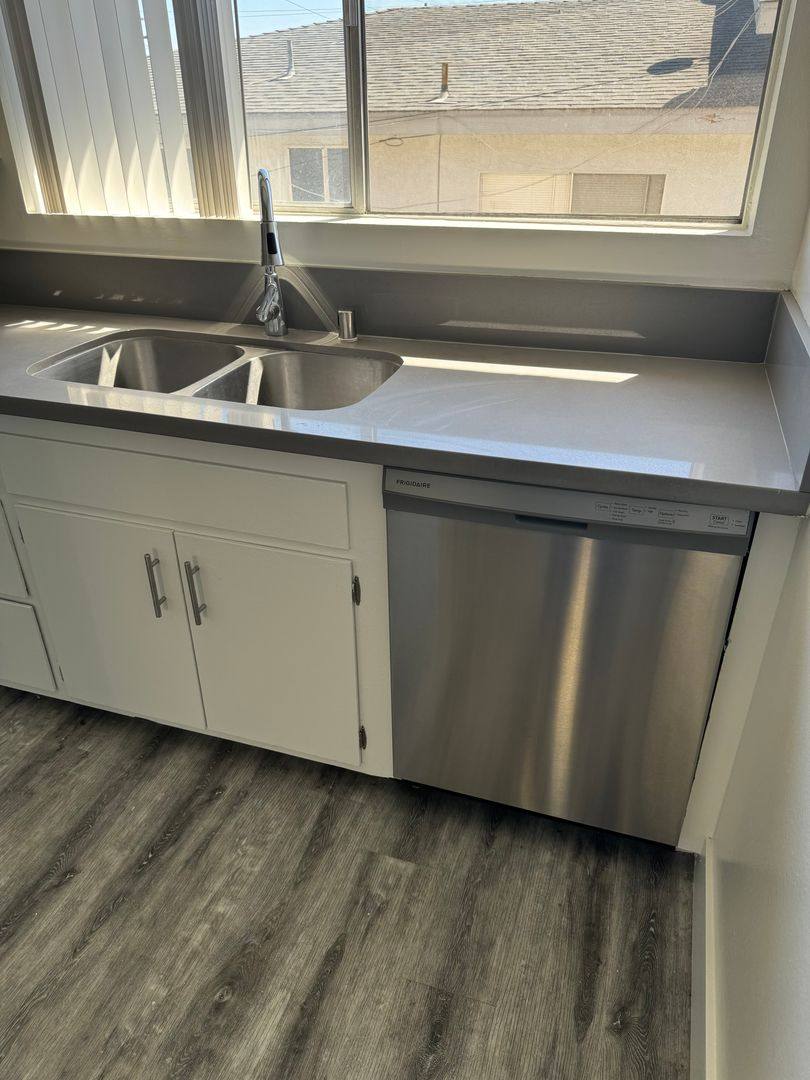 Apartment for rent at 2120 Vanderbilt Lane, Redondo Beach, CA 90278