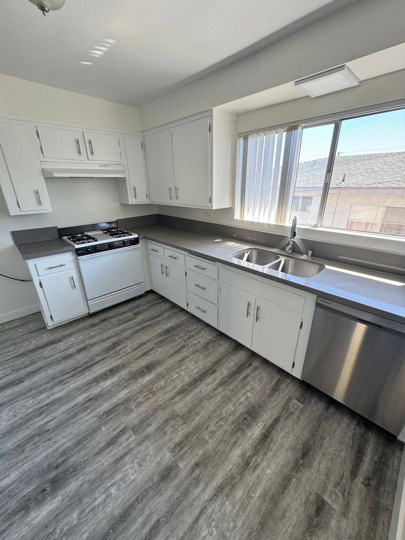 Apartment for rent at 2120 Vanderbilt Lane, Redondo Beach, CA 90278