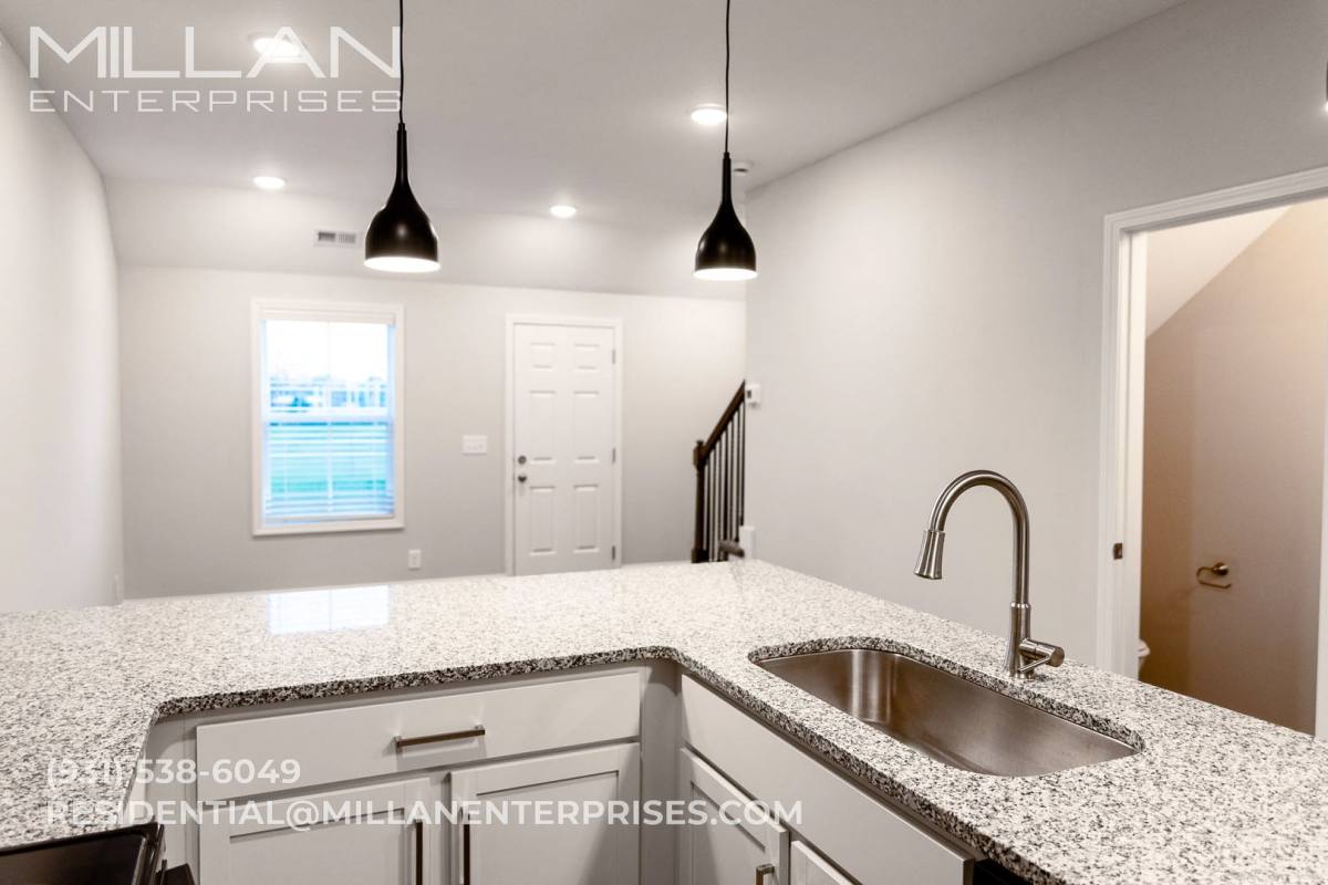 Townhouse for rent at 208 Drayton Dr, Clarksville, TN 37042