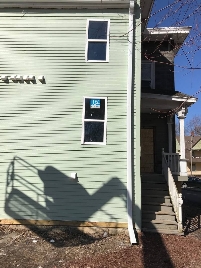 Apartment for rent at 443-445 Iowa, Aurora, IL 60506