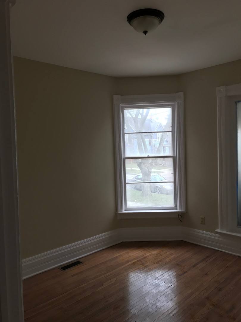 Apartment for rent at 443-445 Iowa, Aurora, IL 60506
